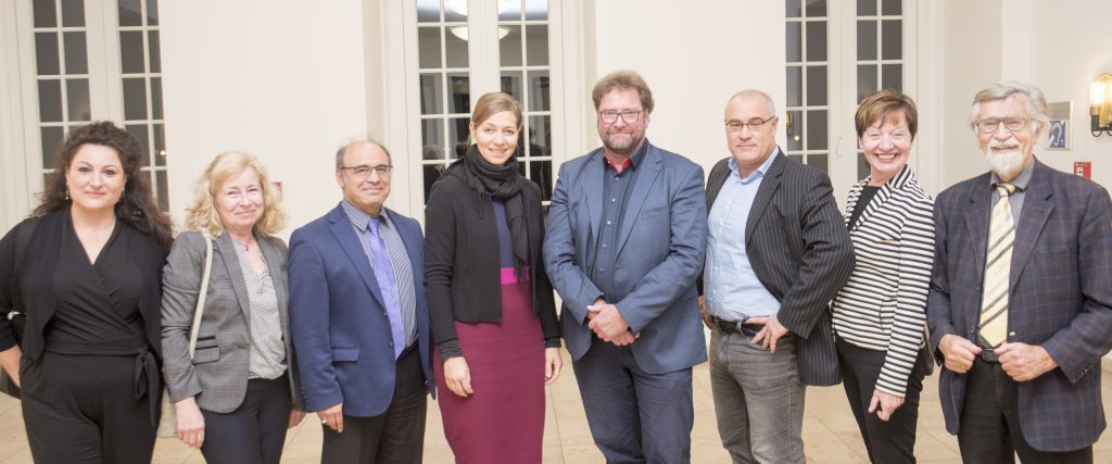 Dr. Meltem Kulacatan, Bürgermeisterin Birgit Strangmann, Prof. Dr. Haci-Halil Uslucan, Universitätspräsidentin Prof. Dr. Susanne Menzel, Dr. Michael Kiefer, Peter Bandermann, Prof. Dr. Martina Blasberg-Kuhnke, Prof. Dr. Reinhold Mokrosch